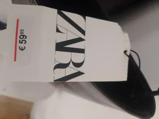 Botas Zara .Color burdeos de Charol, Tacón Gatito