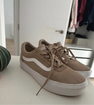 Deportivas Vans Beige y Blancas