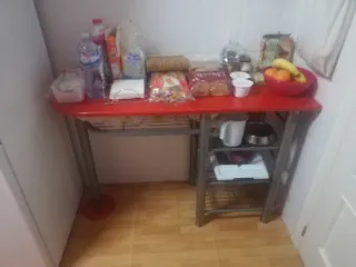 Mesa Cocina Roja y Gris precio negociable