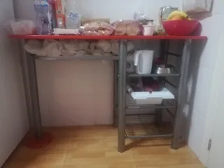 Mesa Cocina Roja y Gris precio negociable