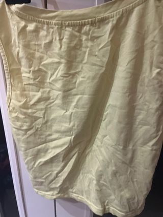 Top amarillo con perlas talla S