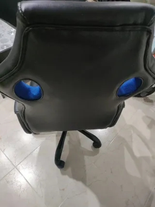 Silla de escritorio negra y azul