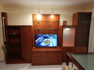 Mueble de comedor madera y cristal