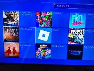 PS4 Slim 500GB + 10 Juegos + 3 Mandos