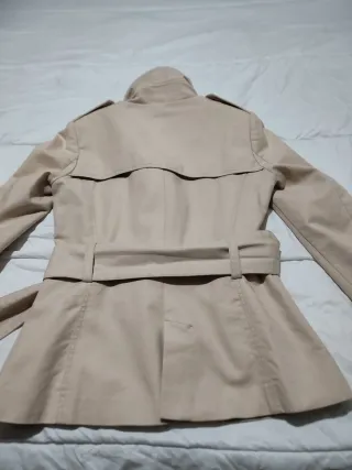 Gabardina corta Zara Beige