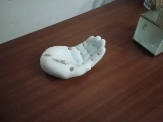 Jabonera de porcelana con diseño de mano