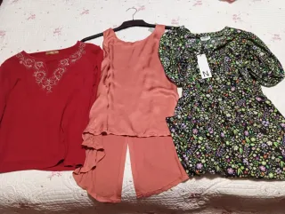 Lote 3 prendas: 2 camisetas y 1 vestido .