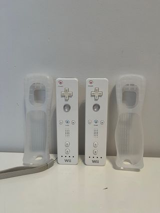 Consola Wii COMPLETA + 2 mandos + HDMI + Manuales