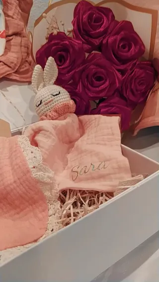 Pack Recién Nacido: Arrullo, Babero y manta