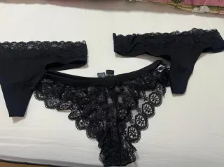 Tanga negro con encaje