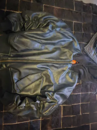 Chaqueta de cuero negra