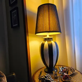 Candeeiro de mesa riscas preto e branco