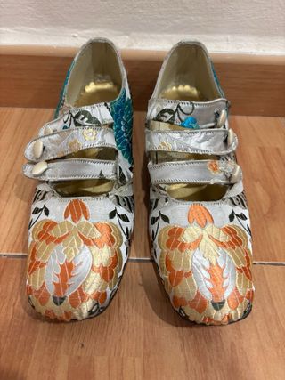 Traje de Fallera Adulta + Zapatos 40 de regalo