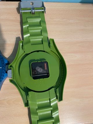 3 Relojes Decorativos TIME de tres colores