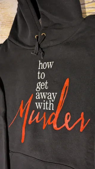 Sudadera negra con capucha