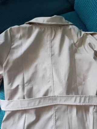 Gabardina beige con cinturón