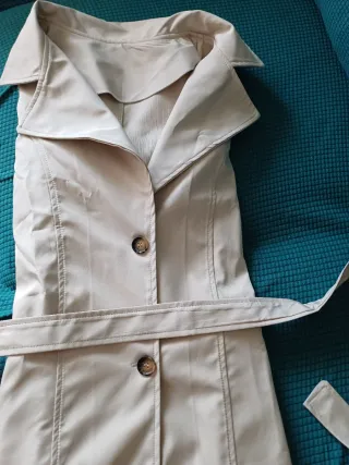 Gabardina beige con cinturón