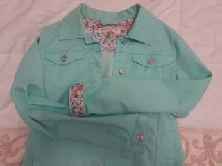 Chaqueta vaquera color turquesa