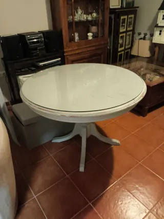 Mesa redonda restaurada con su cristal.