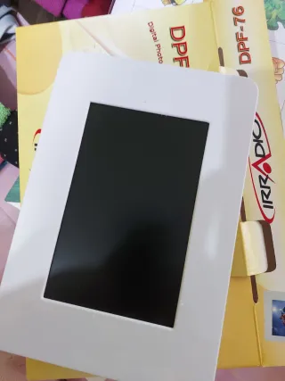 Marco de fotos digital blanco