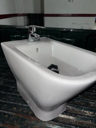 Bidé Roca Blanco con Grifería