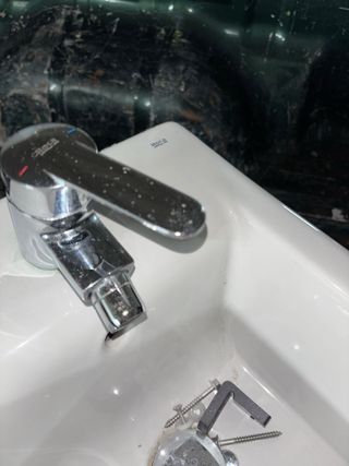 Bidé Roca Blanco con Grifería