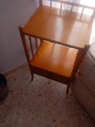 Cabecero y mesillas de noche de bambú