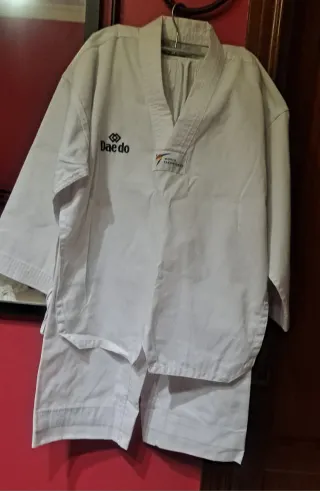 Traje Taekwondo Daedo Talla 1 (140cm)