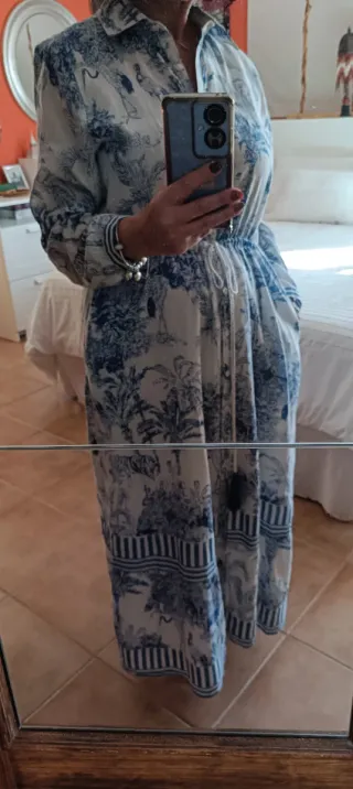 Vestido largo estampado azul y blanco