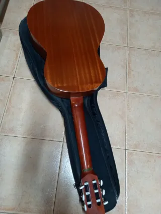 Guitarra Clásica con Funda