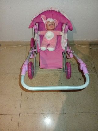 Muñeca y carrito