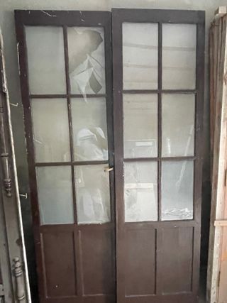 Porton antiguo y puertas