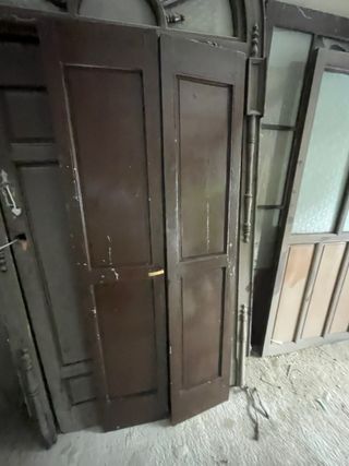 Porton antiguo y puertas