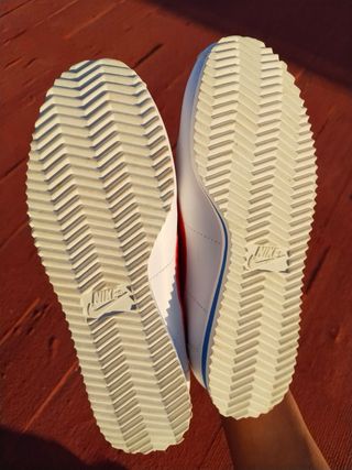 Zapatillas Nike Cortez Blancas y Rojas