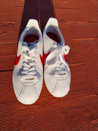 Zapatillas Nike Cortez Blancas y Rojas