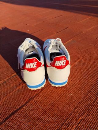 Zapatillas Nike Cortez Blancas y Rojas