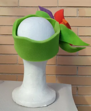 Tocado Sombrero gomaespuma flores