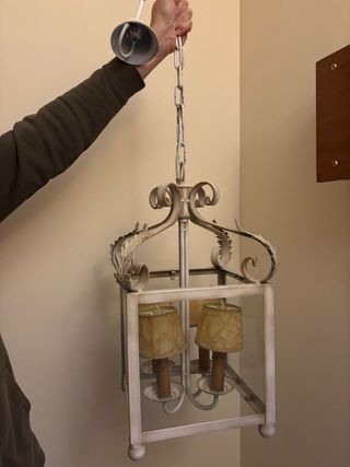 Pareja de lamparas de forja en blanco envejecido.