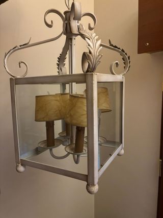 Pareja de lamparas de forja en blanco envejecido.