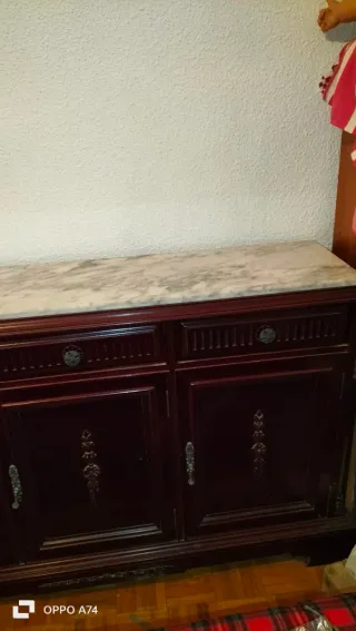 Mueble de entrada antiguo de madera y mármol
