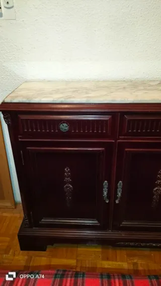 Mueble de entrada antiguo de madera y mármol