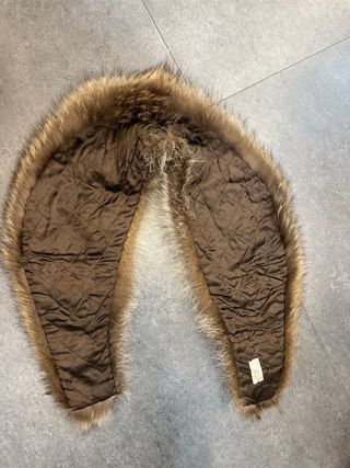 Collo di pelliccia beige e marrone