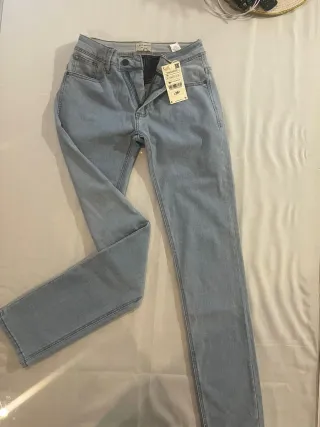 Pantalón vaquero azul claro