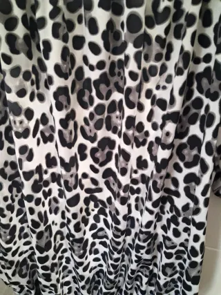 Blusa printde señora con estampado de leopardo