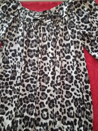 Blusa printde señora con estampado de leopardo