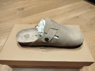 Zuecos de piel beige talla 35 (tipo birkenstock)