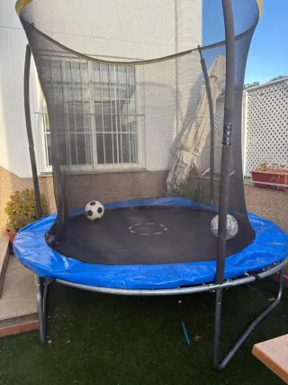 Colchoneta elástica con red protectora