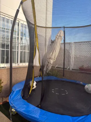 Colchoneta elástica con red protectora