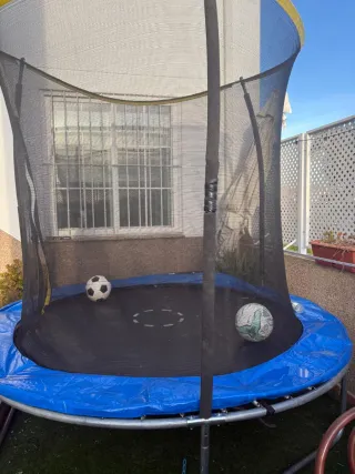 Colchoneta elástica con red protectora