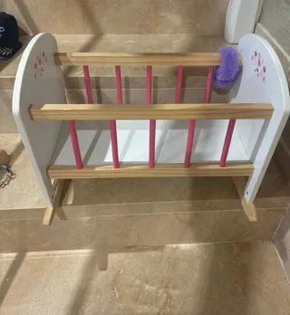 Cuna mecedora infantil para muñecas